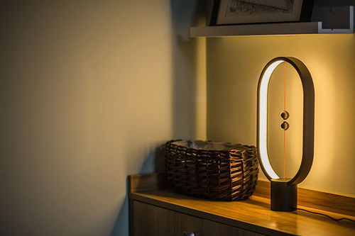 磁吸平衡，光影随形 汤河店智能家居磁吸平衡灯，点亮浪漫护眼新生活